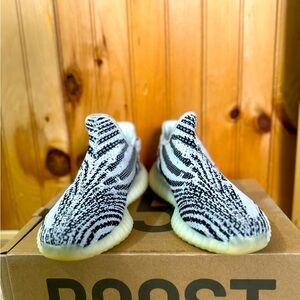 Yeezy Boost 350 V2 Zebra